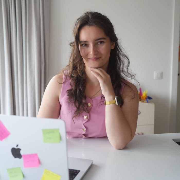 A Juwix designer at her laptop, covered in post-its