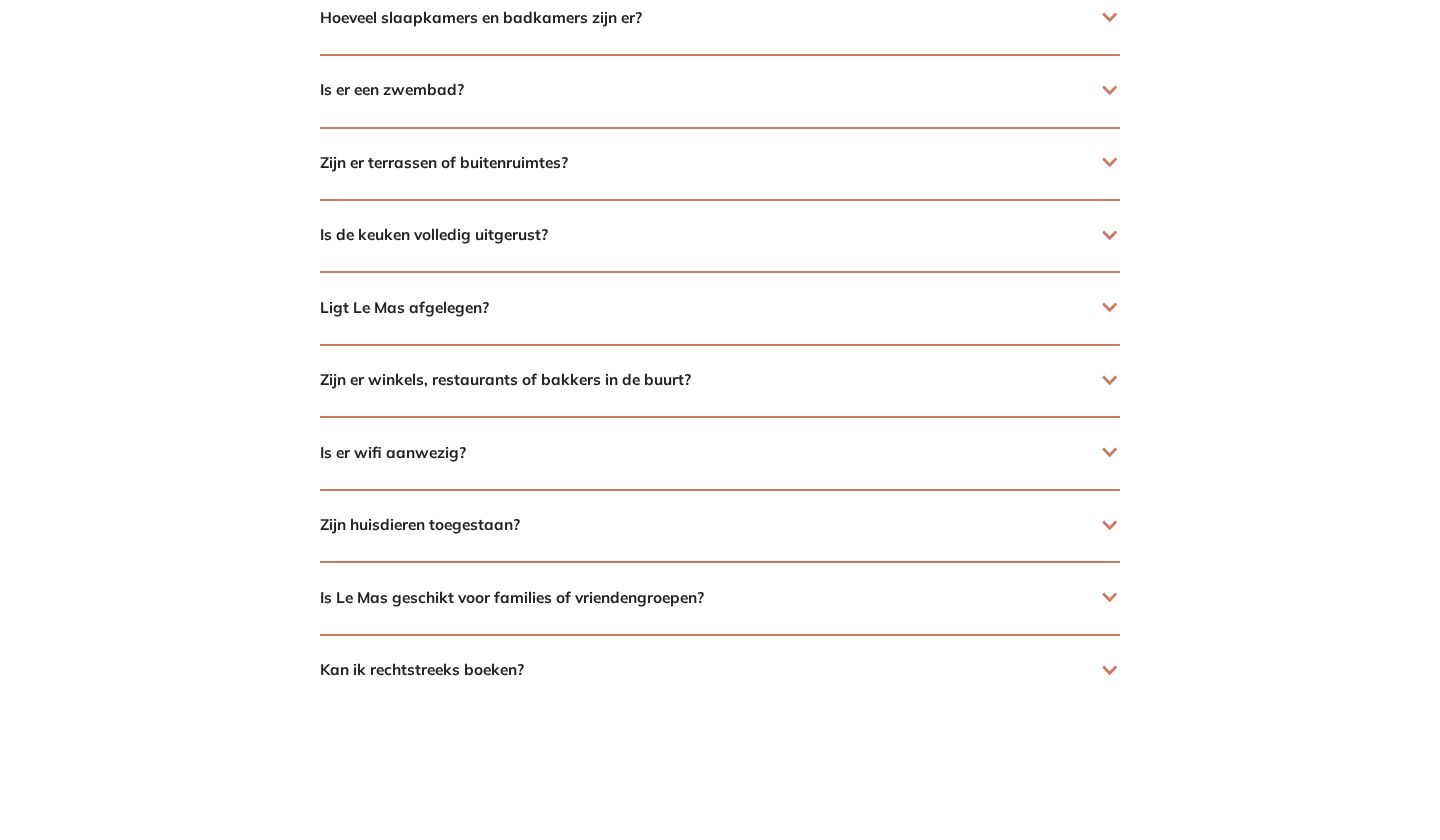 The FAQ section Veelgestelde vragen: a list of questions that open one by one, about bed linen, bedrooms, pool, terraces, kitchen, location, shops, wifi and pets.
